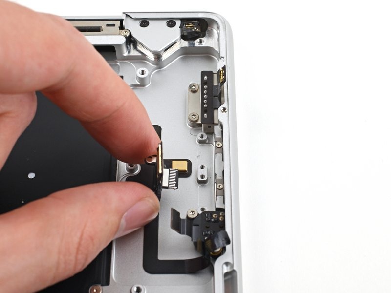 تعویض پورت USB-C مک بوک پرو ۱۶ اینچ ۲۰۲۶